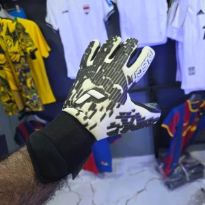 كف حارس مرمى باكستاني لزاك 