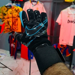 كف حارس مرمى باكستاني لزاك 