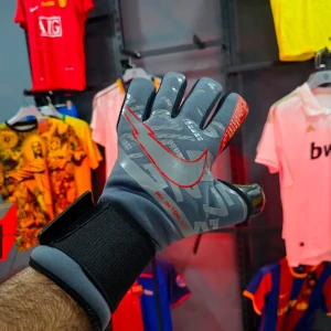 كف حارس مرمى باكستاني لزاك 