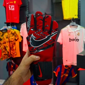 كف حارس مرمى باكستاني لزاك 