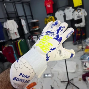 كف حارس مرمى باكستاني لزاك 