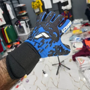 كف حارس مرمى باكستاني لزاك 