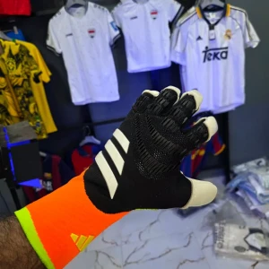 كف حارس مرمى باكستاني لزاك 