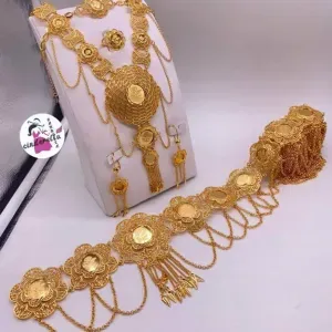 طقم مع حزام مطلي 