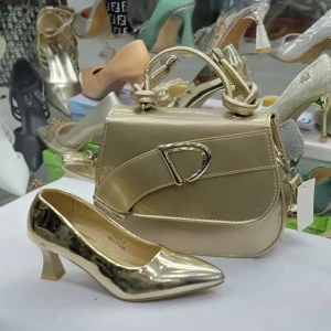 حقيبة راقية+ جزمة شبابي راقية 😍✨