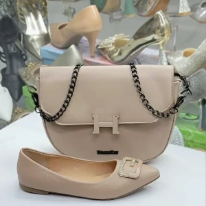 حقيبة راقية من ماركة كيوت +جزمة شبابي قمة الروعة 