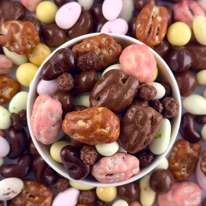 مشكل مكسرات بالشوكولاتة