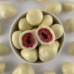 فراولة مغطاة بالشوكولاتة البيضاء 