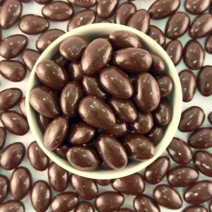 لوز بالشوكولاتة الدارك