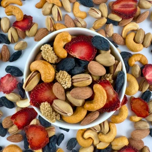 مكسرات بالفواكة المجففة