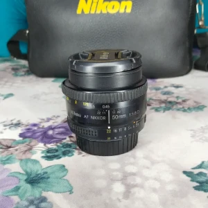 عدسة 50mm F 1.8 d 