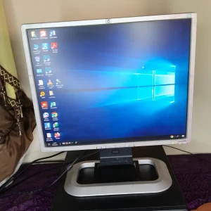 شاشه كمبيوتر hp 19 بوصه 