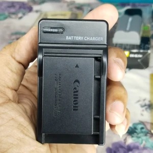 شاحن بطارية كانون 