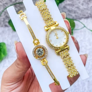 ساعة بسوار من الستانلس ستيل ذهبي للنساء 