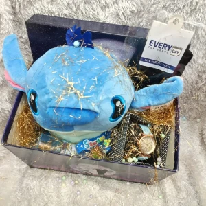 بوكس هدايا مصنوع بحب يجمع كل ما تحتاجه 