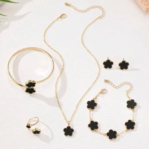 طقم استانلس بأشكال مختلفة 