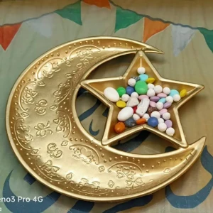 طبق تسالي معدن علي شكل هلال ونجمة أوفانوس