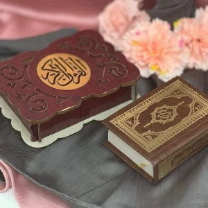 مصحف مع ستاند خشب 