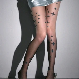 جوارب بنجوم سوداء ورمادية