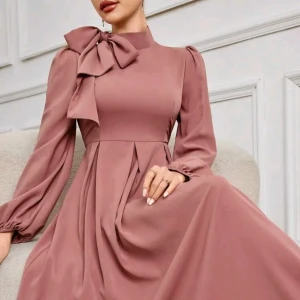 فستانن موديلي برباط على الكتف