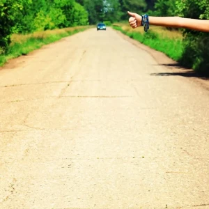 ساعة نسائية بسوار ثعبان 2025