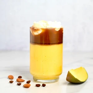 mango iced coffee وسط