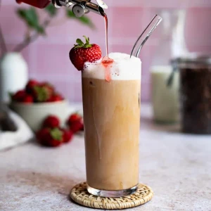 strawberry iced coffee كبير