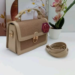  Sac à main beige et marron