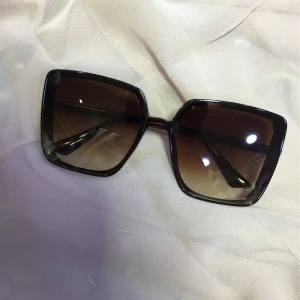 Lunette solaire femme