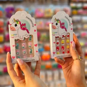 ظوافر صغار مع اللصقة