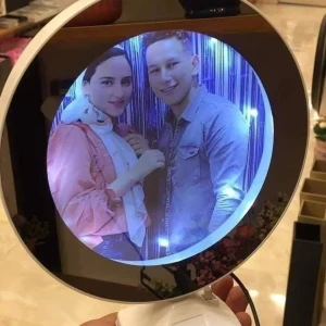مرايا سحرية بصورتك
