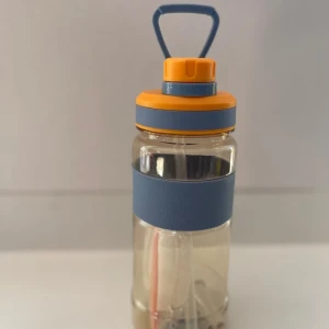 مطرة ماء رياضية ( صحية ) مع عدة تنظيف وتعقيم 