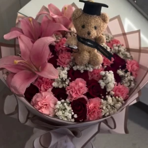 باقة ورد مع دبدوب التخرج 🌷🧸